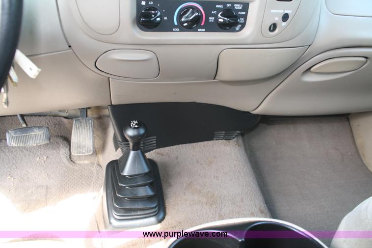 image for item A2235 2000 Ford F150 extended cab pickup truck