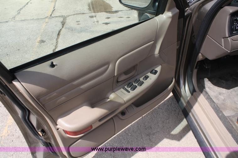 image for item A2236 2002 Ford Crown Victoria Police Interceptor