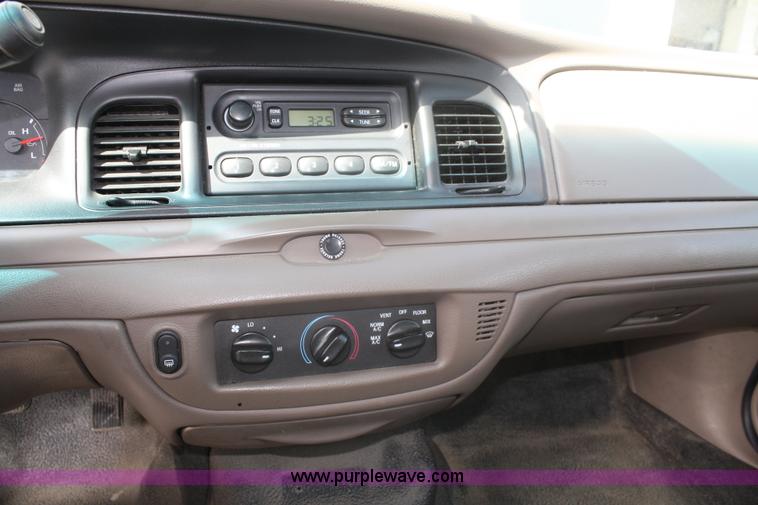 image for item A2236 2002 Ford Crown Victoria Police Interceptor