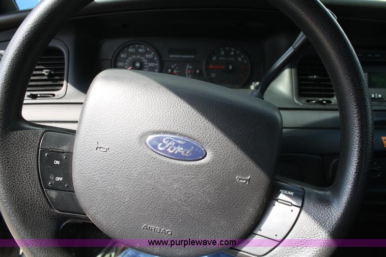 image for item A2241 2007 Ford Crown Victoria Police Interceptor