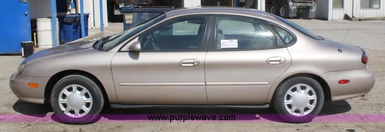 image for item A2245 1998 Ford Taurus SE