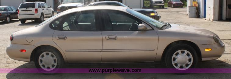 image for item A2245 1998 Ford Taurus SE