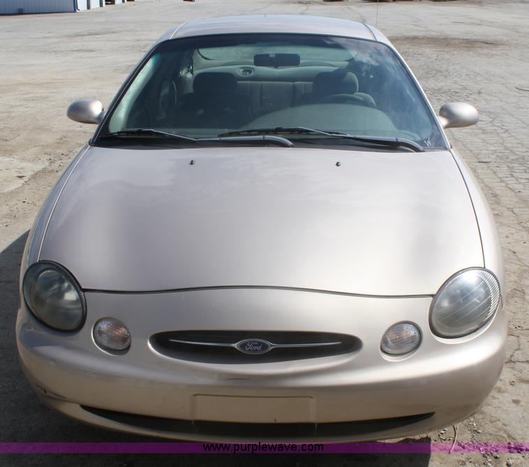 image for item A2245 1998 Ford Taurus SE