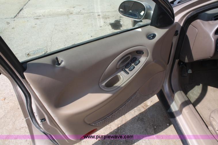 image for item A2245 1998 Ford Taurus SE