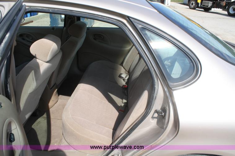 image for item A2245 1998 Ford Taurus SE