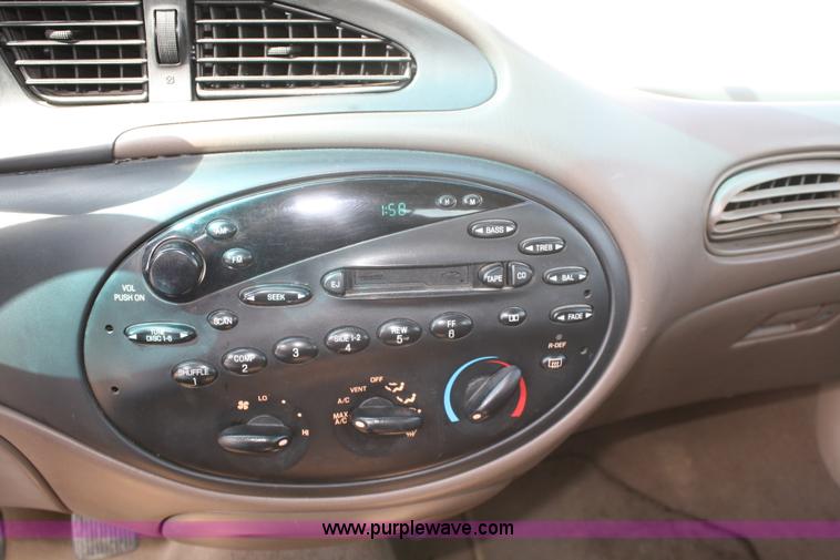 image for item A2245 1998 Ford Taurus SE