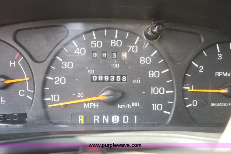 image for item A2245 1998 Ford Taurus SE