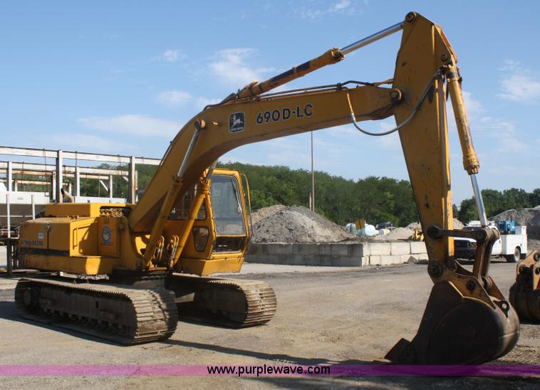 image for item A2254 1987 John Deere 690D-LC excavator