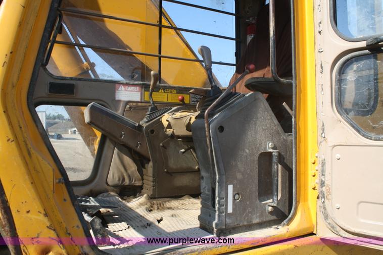 image for item A2254 1987 John Deere 690D-LC excavator