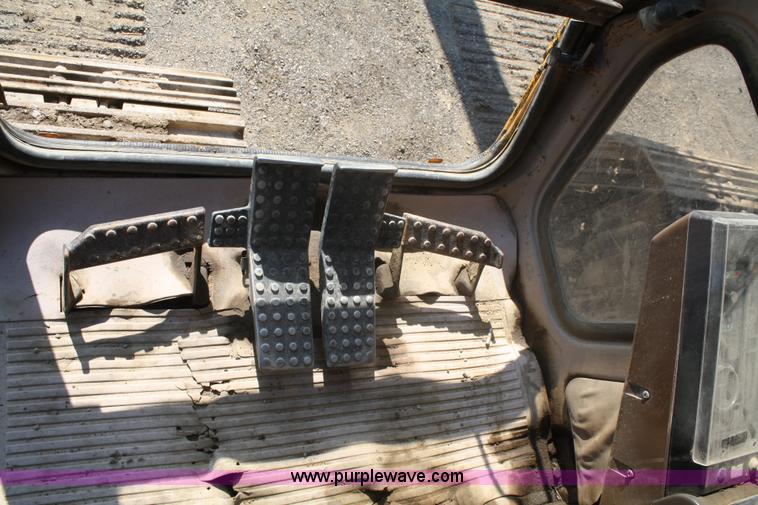 image for item A2254 1987 John Deere 690D-LC excavator