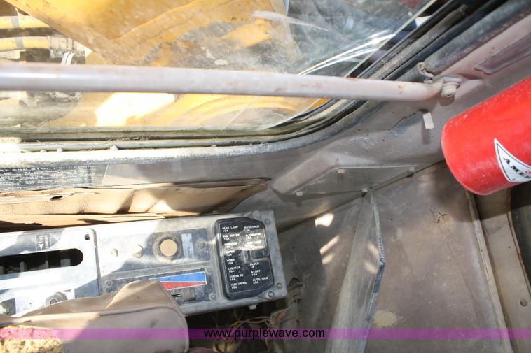 image for item A2254 1987 John Deere 690D-LC excavator