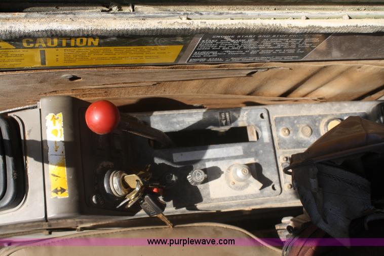 image for item A2254 1987 John Deere 690D-LC excavator