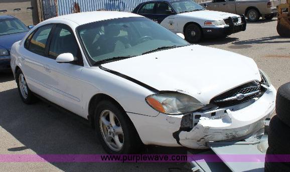 image for item A2584 2002 Ford Taurus SE
