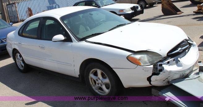 image for item A2584 2002 Ford Taurus SE