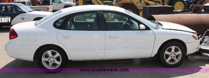 image for item A2584 2002 Ford Taurus SE
