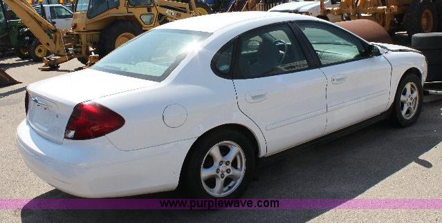 image for item A2584 2002 Ford Taurus SE