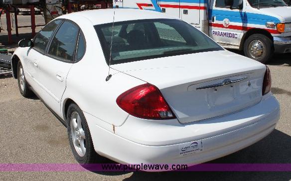 image for item A2584 2002 Ford Taurus SE