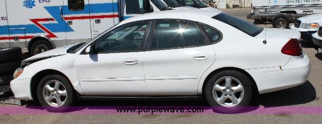 image for item A2584 2002 Ford Taurus SE