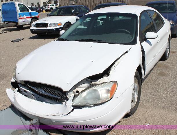 image for item A2584 2002 Ford Taurus SE