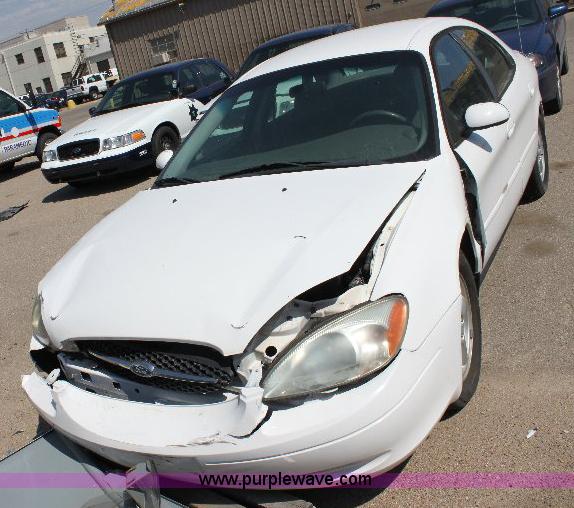 image for item A2584 2002 Ford Taurus SE
