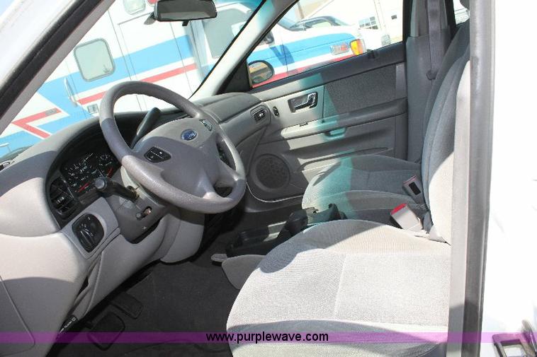 image for item A2584 2002 Ford Taurus SE