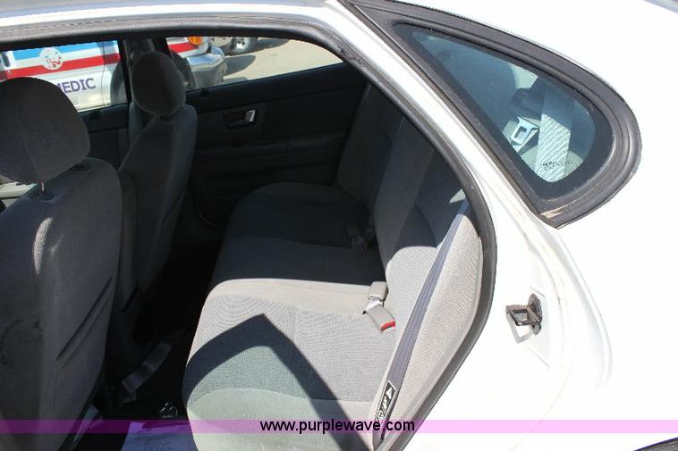 image for item A2584 2002 Ford Taurus SE