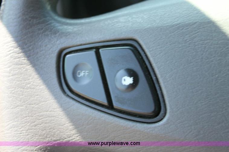 image for item A2584 2002 Ford Taurus SE