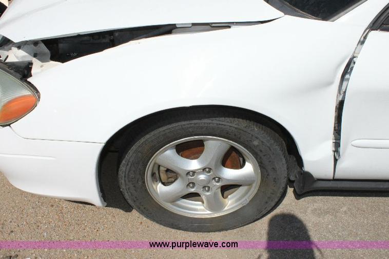 image for item A2584 2002 Ford Taurus SE