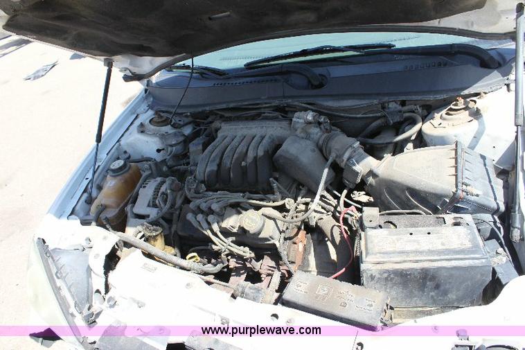 image for item A2584 2002 Ford Taurus SE