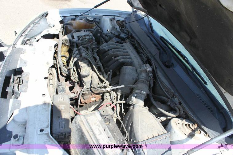 image for item A2584 2002 Ford Taurus SE