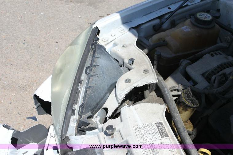 image for item A2584 2002 Ford Taurus SE