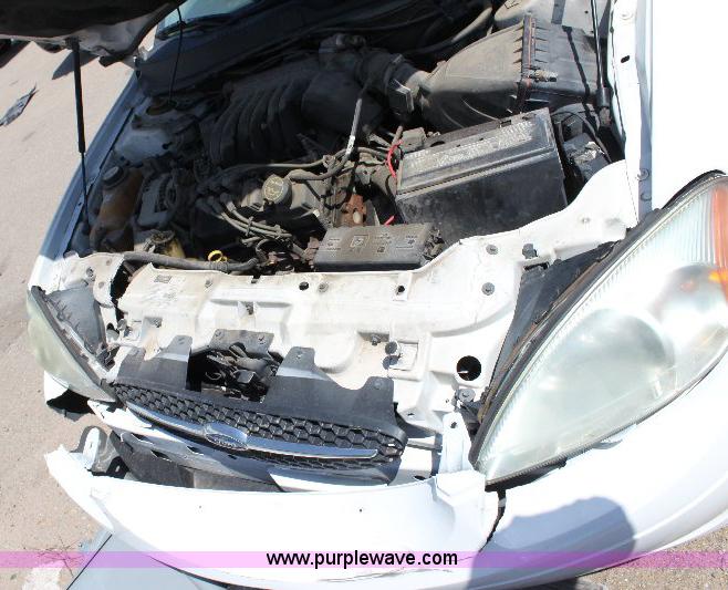 image for item A2584 2002 Ford Taurus SE