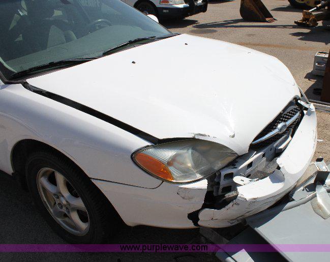 image for item A2584 2002 Ford Taurus SE