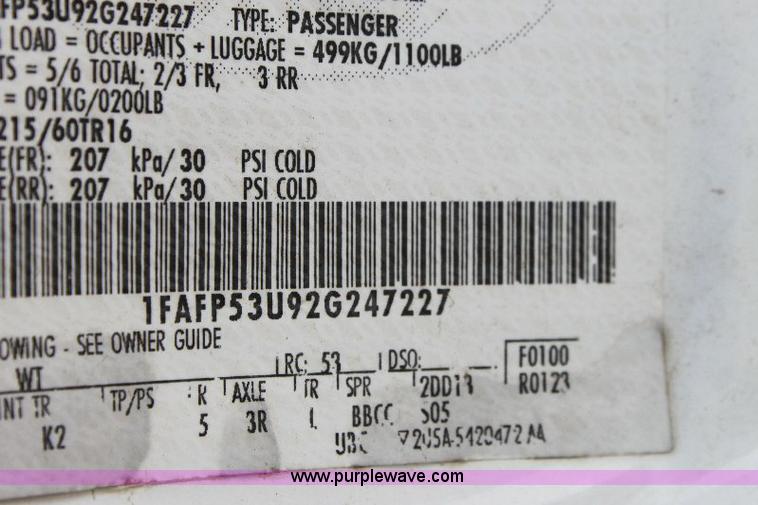 image for item A2584 2002 Ford Taurus SE