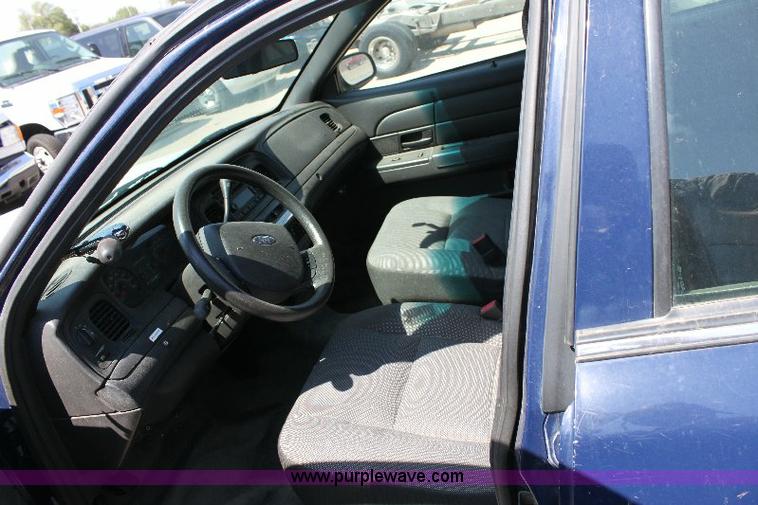 image for item A2585 2006 Ford Crown Victoria Police Interceptor