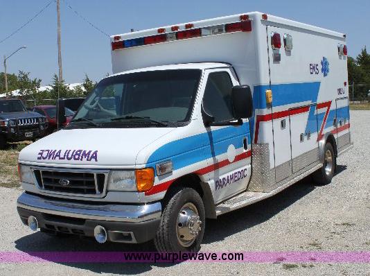 image for item A2590 2006 Ford E350 ambulance