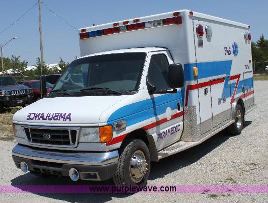 image for item A2590 2006 Ford E350 ambulance