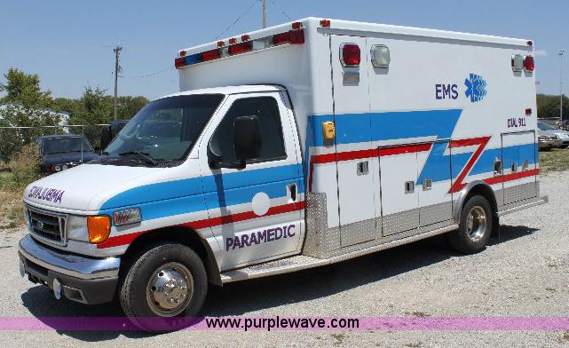 image for item A2590 2006 Ford E350 ambulance