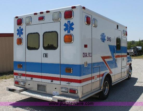 image for item A2590 2006 Ford E350 ambulance