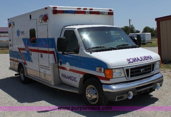 image for item A2590 2006 Ford E350 ambulance