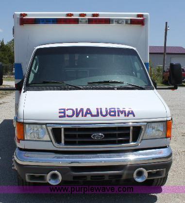 image for item A2590 2006 Ford E350 ambulance
