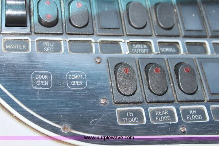 image for item A2590 2006 Ford E350 ambulance