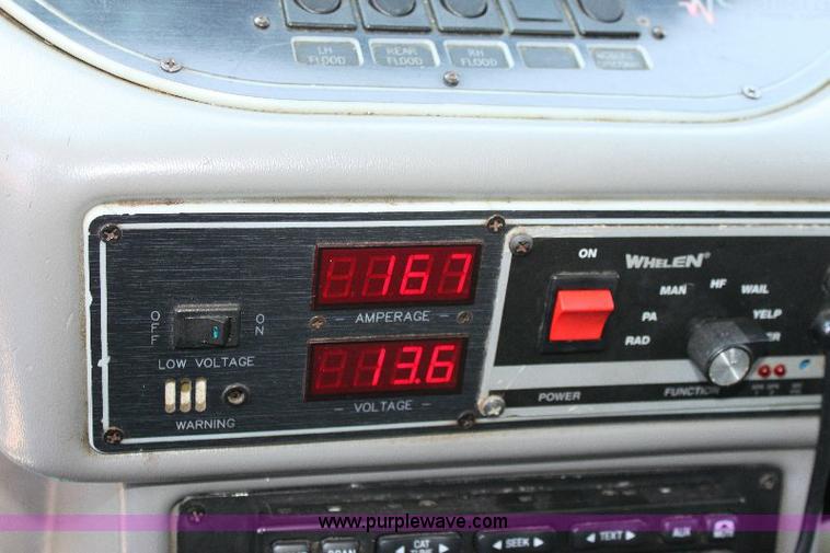 image for item A2590 2006 Ford E350 ambulance