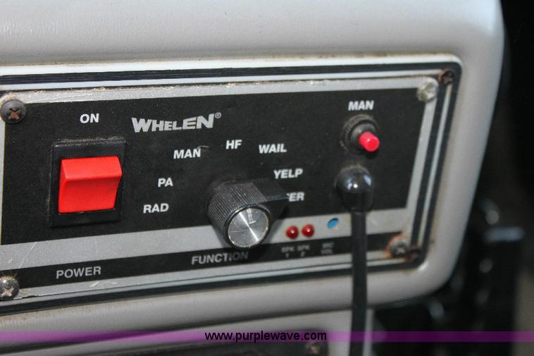 image for item A2590 2006 Ford E350 ambulance