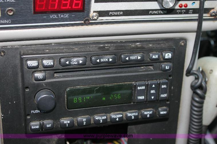 image for item A2590 2006 Ford E350 ambulance