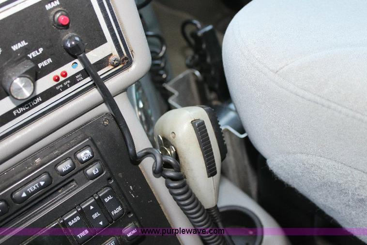 image for item A2590 2006 Ford E350 ambulance