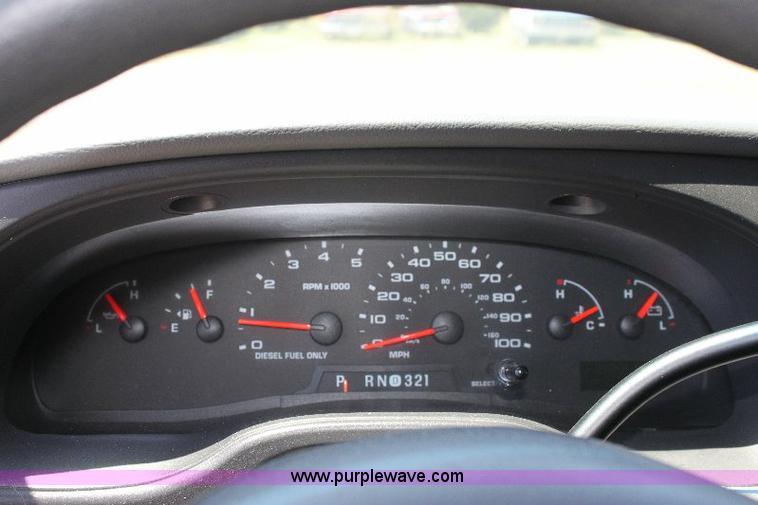 image for item A2590 2006 Ford E350 ambulance