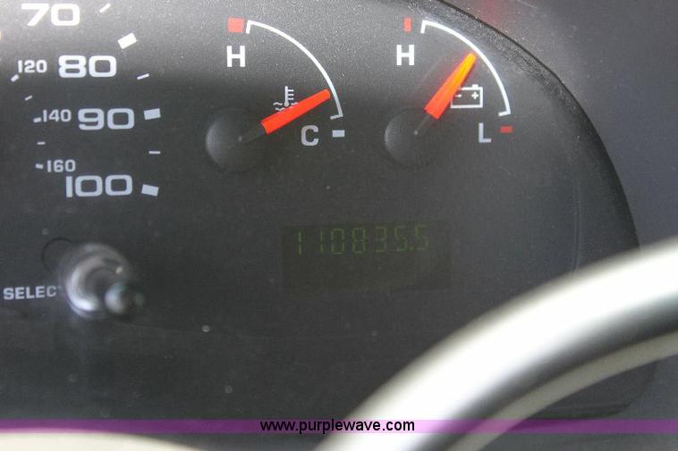 image for item A2590 2006 Ford E350 ambulance