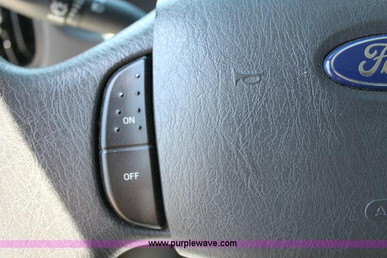 image for item A2590 2006 Ford E350 ambulance