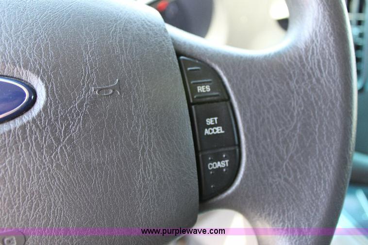 image for item A2590 2006 Ford E350 ambulance